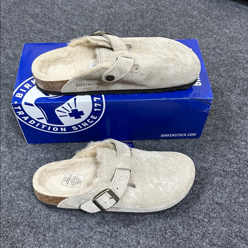 NEW BIRKENSTOCK Women's Boston Shearling Clog in Taupe Suede EU 37 US 6